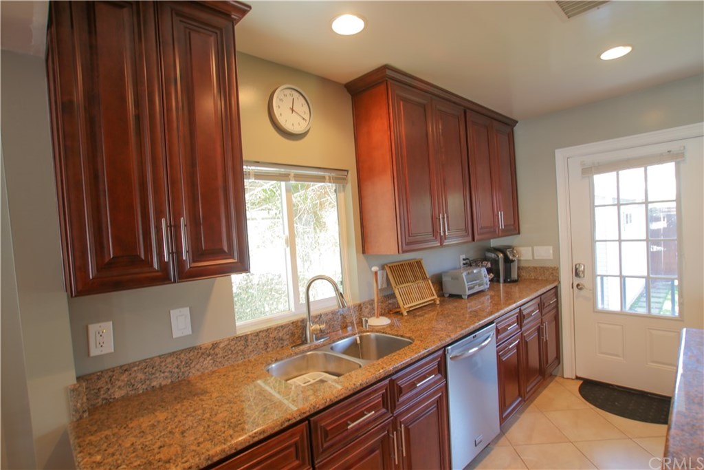 220 Avenue A Redondo Beach, CA 90277 - Photo 18 of 37