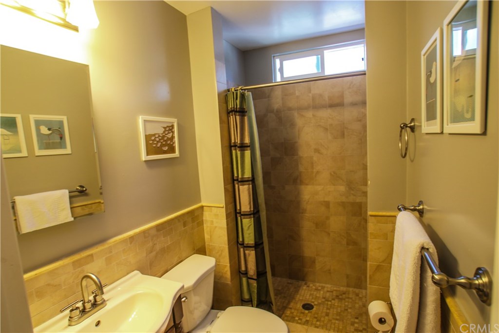 220 Avenue A Redondo Beach, CA 90277 - Photo 26 of 37