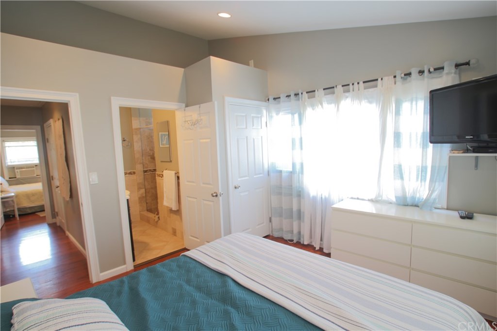 220 Avenue A Redondo Beach, CA 90277 - Photo 4 of 37