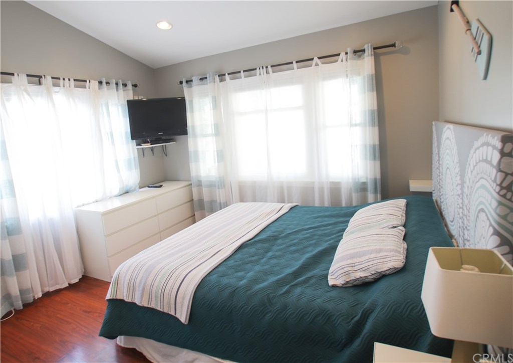 220 Avenue A Redondo Beach, CA 90277 - Photo 5 of 37