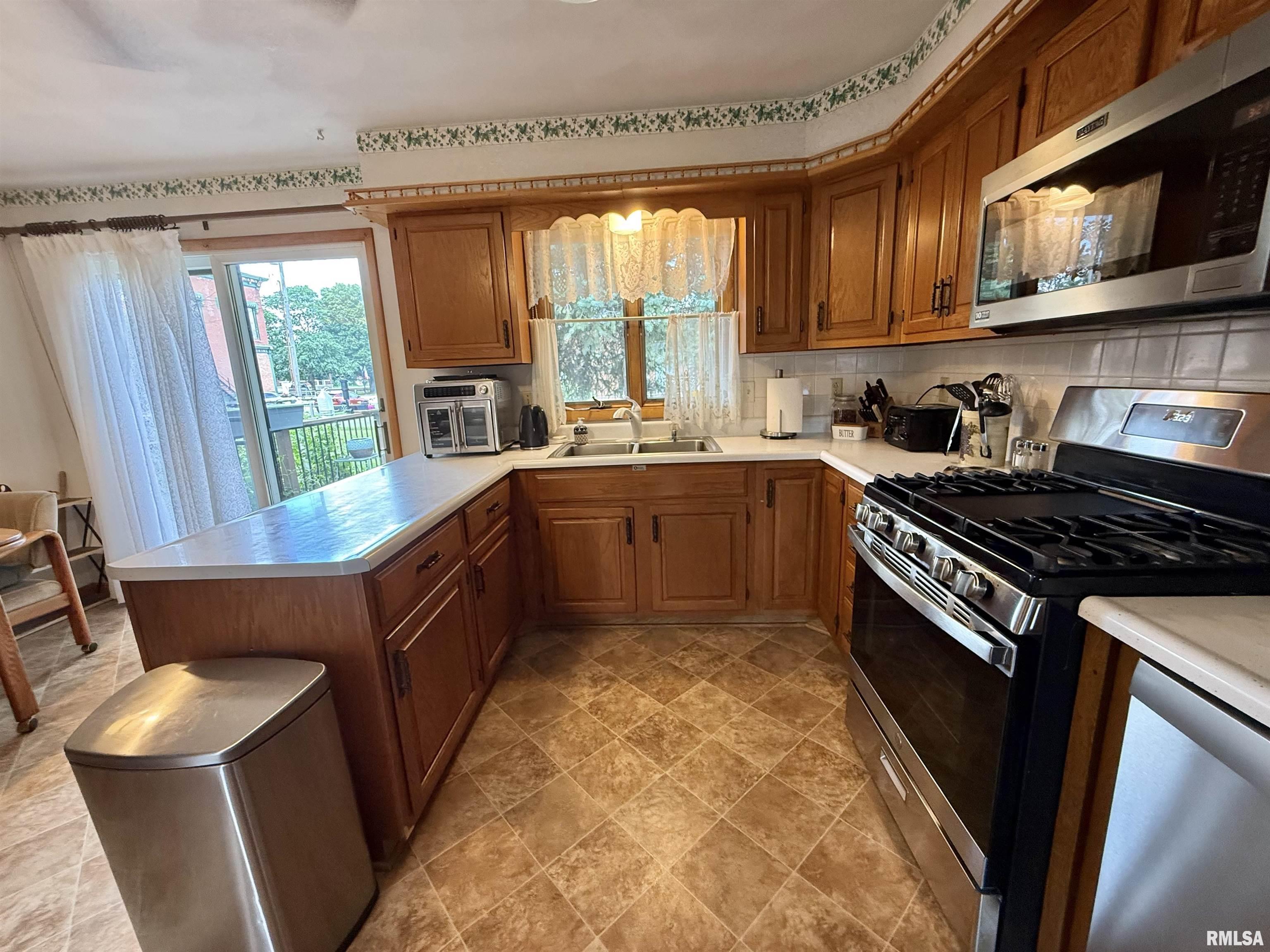 208 South 2nd Street Cuba, IL 61427 - Photo 10 of 29