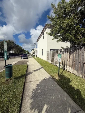 a view of a parking area