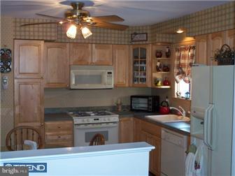 1063 Hilltop Road Warminster, PA 18974 - Photo 6 of 12 Kitchen