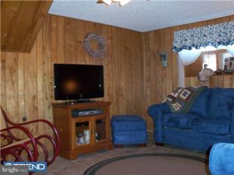 1063 Hilltop Road Warminster, PA 18974 - Photo 8 of 12 Family Room