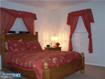 1063 Hilltop Road Warminster, PA 18974 - Photo 9 of 12 Bedroom - Main