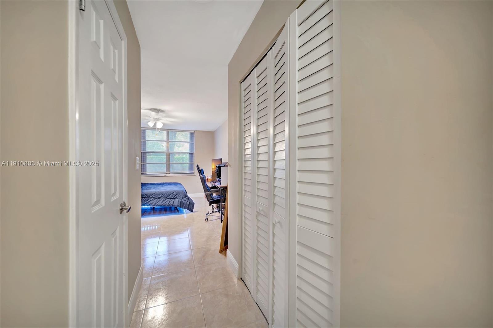 6700 Cypress Road, Unit 105 Plantation, FL 33317 - Photo 23 of 28 a view of a livingroom and a bathroom