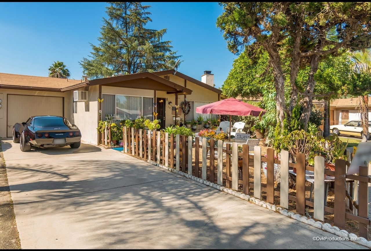 105 Foxdale Place Escondido, CA 92027 - Photo 2 of 7