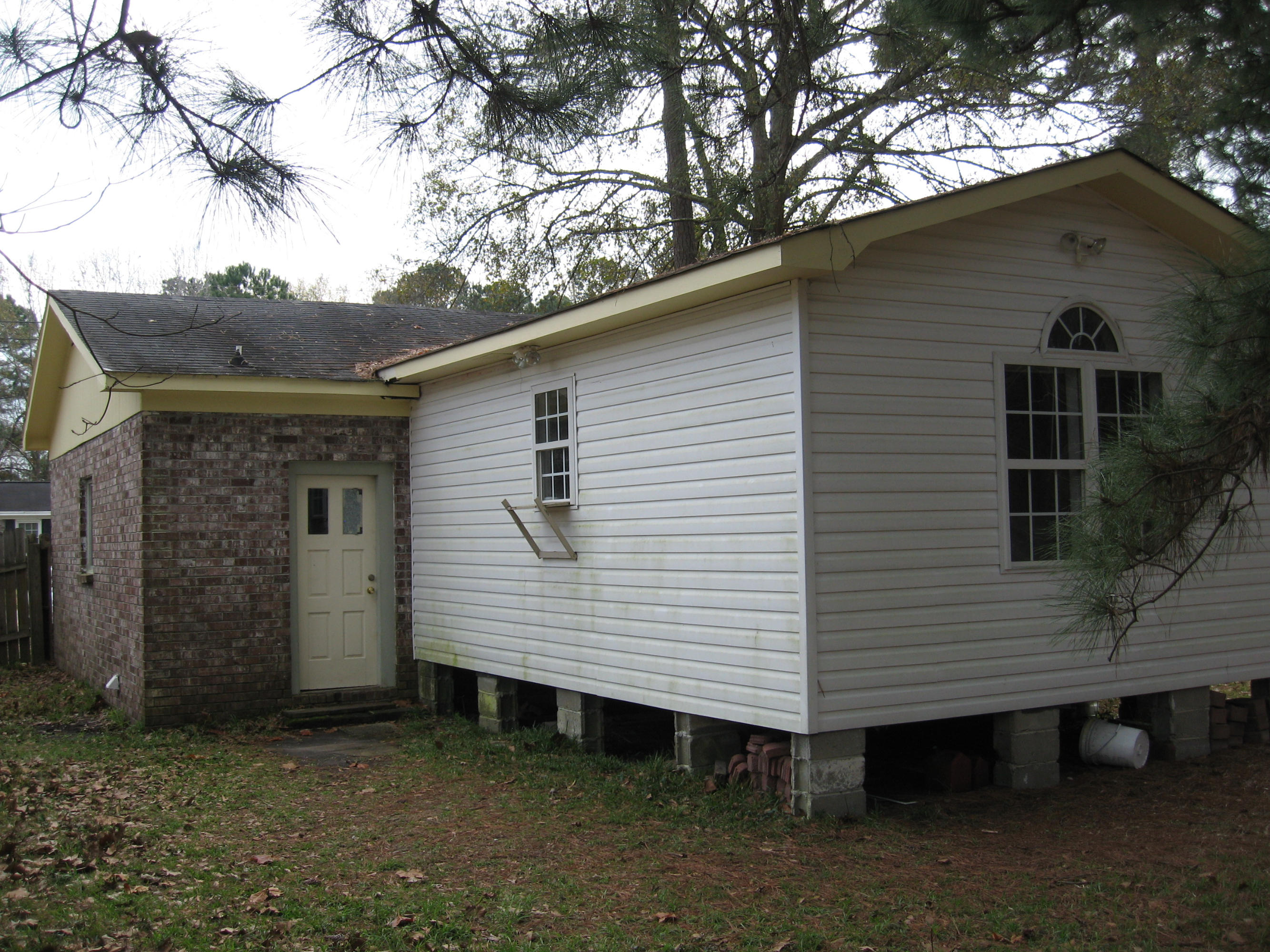 801 Hoss Road Charleston, SC 29414 - Photo 4 of 20 4 side of home