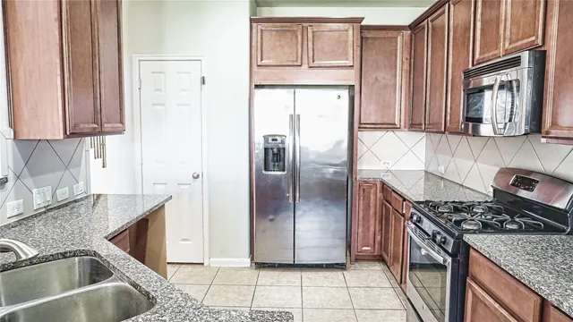 $2,300 | 16938 Wedgeside Park, Cypress, TX 77429