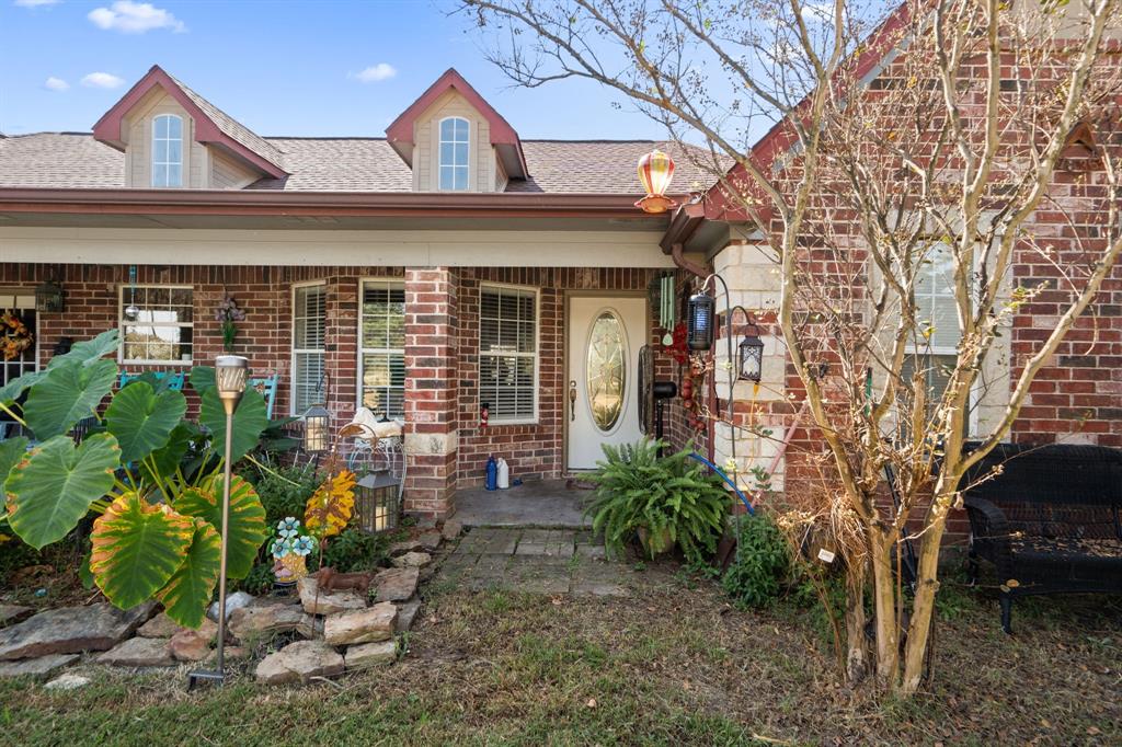 712 East Cook Street Josephine, TX 75189 - Photo 3 of 19 a front view of a house with garden