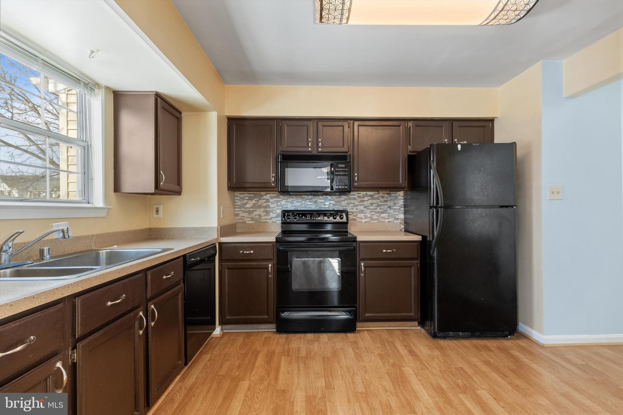 6733 Killdeer Court Frederick, MD 21703 - Photo 2 of 33 Fully equipped Kitchen!