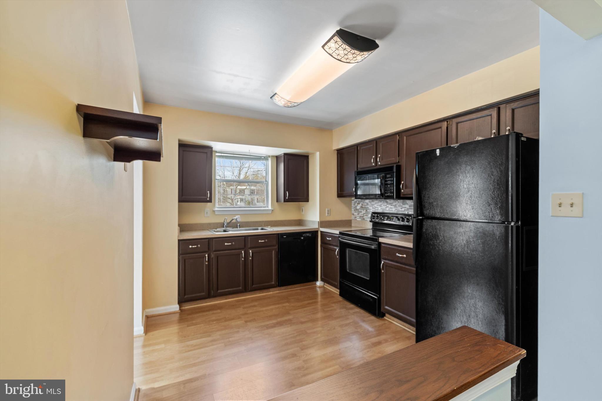 6733 Killdeer Court Frederick, MD 21703 - Photo 3 of 33 Table space!!