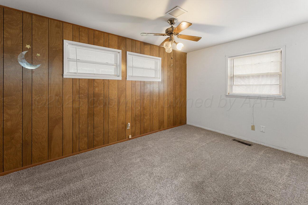 1133 Elmore Street Borger, TX 79007 - Photo 35 of 43 an empty room with windows and fan