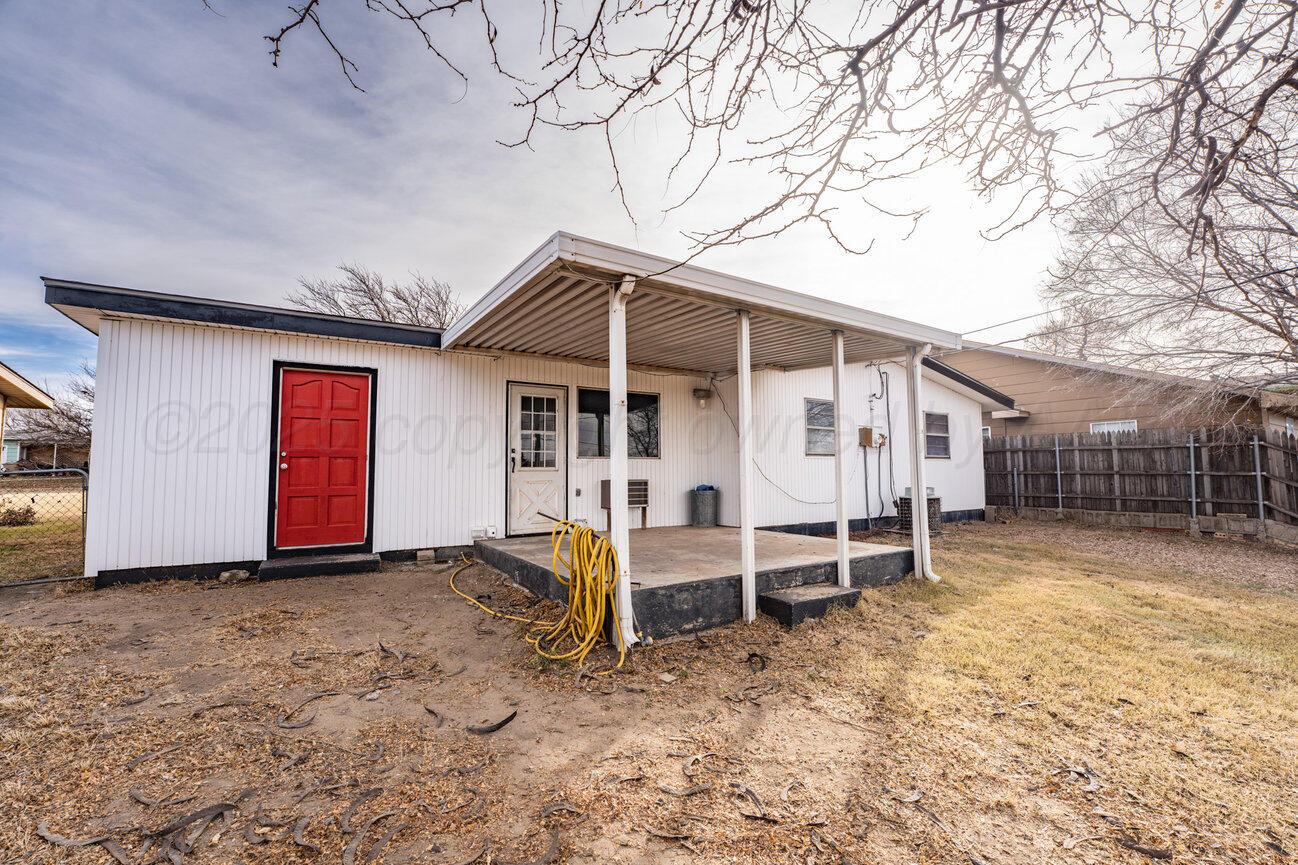 1133 Elmore Street Borger, TX 79007 - Photo 37 of 43 a view of a house with a yard and wooden fence