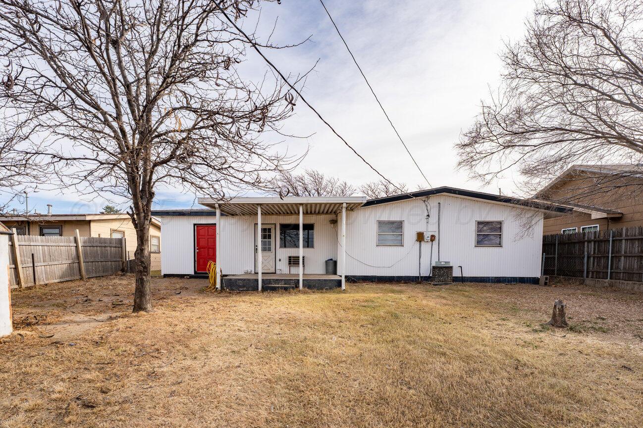 1133 Elmore Street Borger, TX 79007 - Photo 38 of 43 a house view with a backyard space