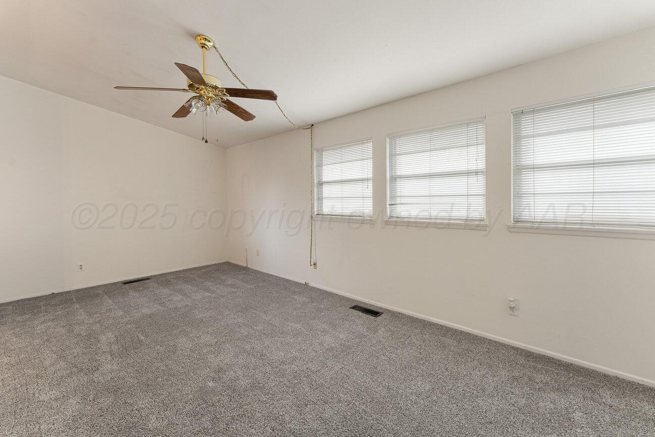 1133 Elmore Street Borger, TX 79007 - Photo 6 of 43 an empty room with windows