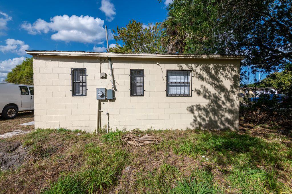 2516 Ave L, Unit B Fort Pierce, FL 34947 - Photo 19 of 22 Gujs15fB