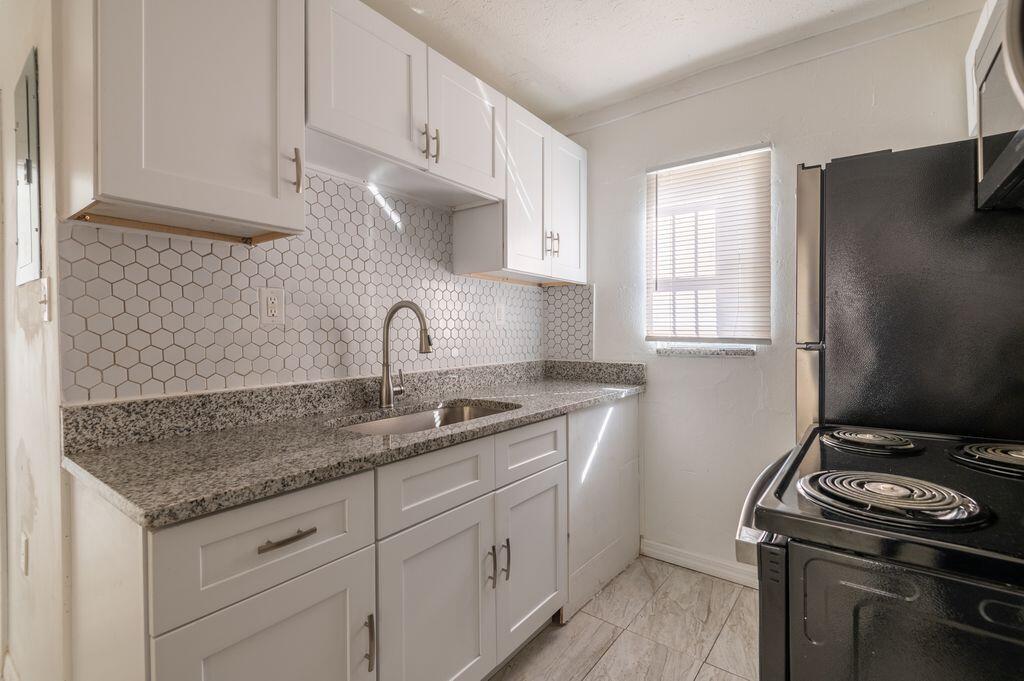 2516 Ave L, Unit B Fort Pierce, FL 34947 - Photo 2 of 22 wsaF0fTQ