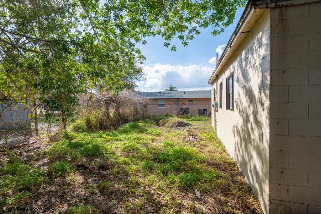 2516 Ave L, Unit B Fort Pierce, FL 34947 - Photo 21 of 22 3Cmi-MPe