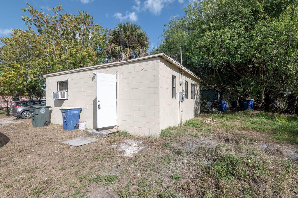 2516 Ave L, Unit B Fort Pierce, FL 34947 - Photo 22 of 22 ib9K2wQU