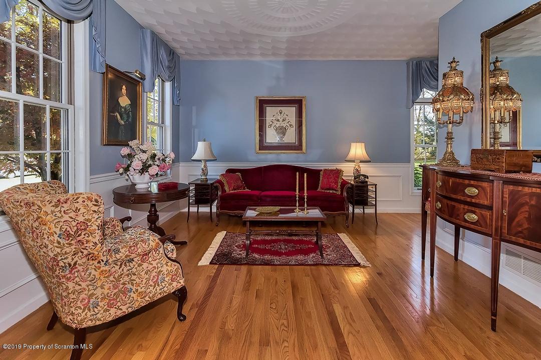 923 Parkview Road Moscow, PA 18444 - Photo 4 of 32 Gallery Image 4