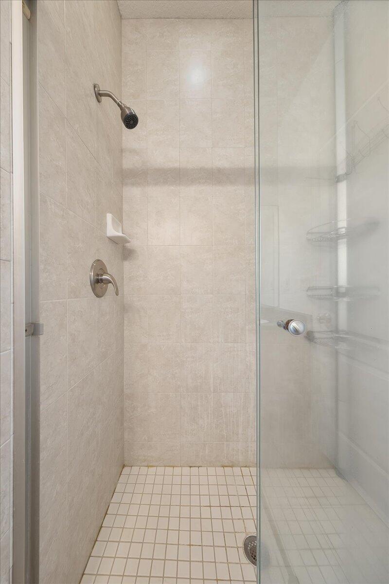2940 Pomello Road Malabar, FL 32950 - Photo 23 of 42 a bathroom with a shower