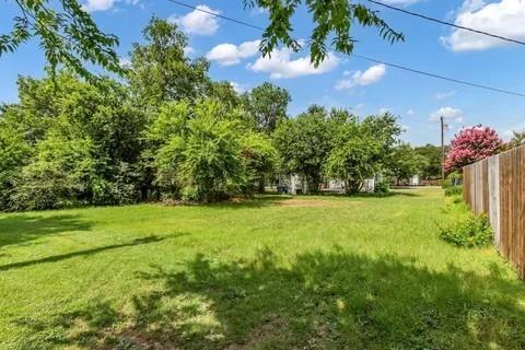 110 North Hillside Street Red Oak, TX 75154 - Photo 25 of 25 View of yard