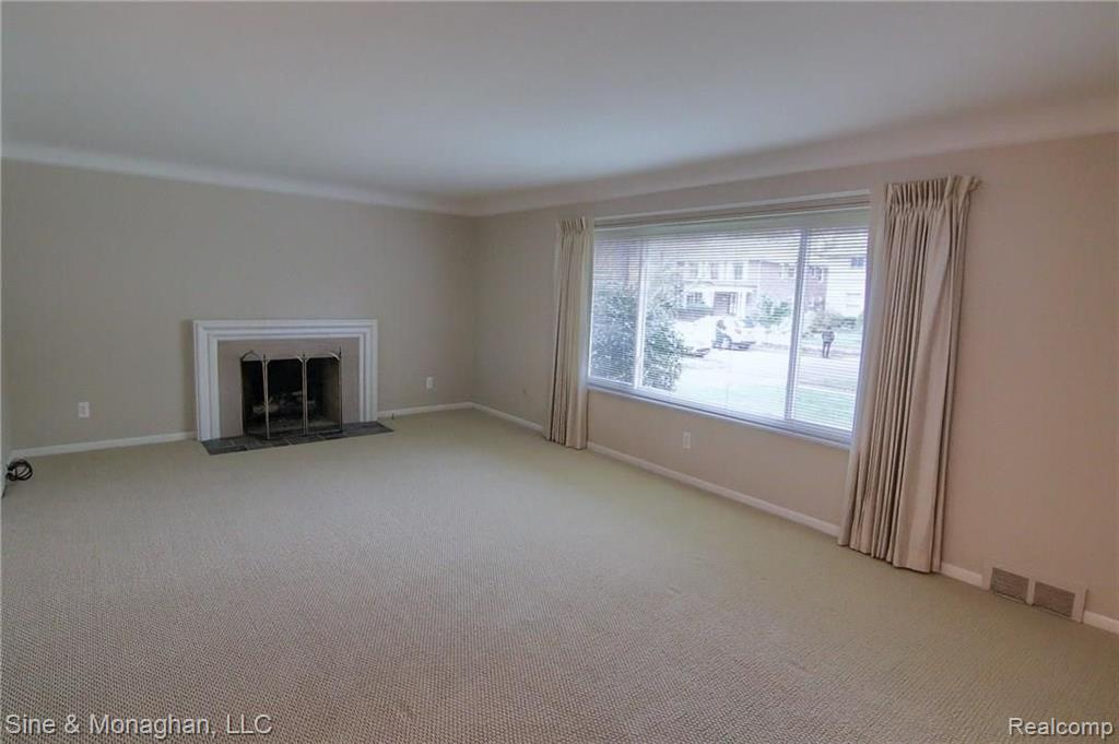 886 Harcourt Road Grosse Pointe Park, MI 48230 - Photo 3 of 39