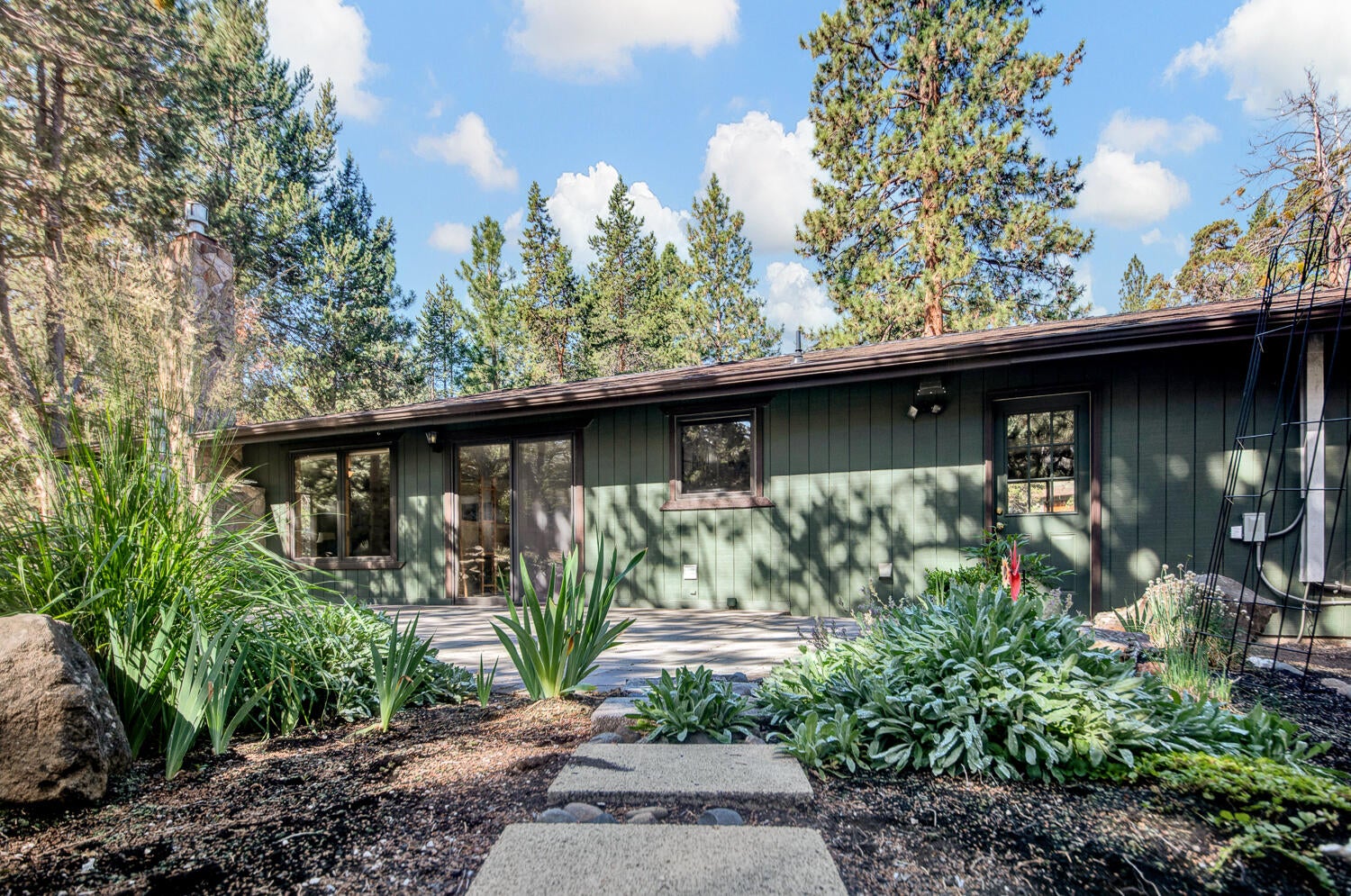 3926 Northwest Lower Village Road Bend, OR 97703 - Photo 22 of 30 22