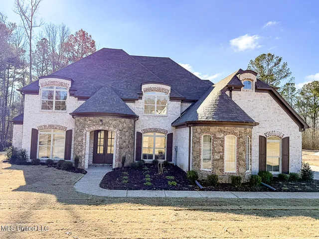 $527,000 | 427 Poplar Lane, Holly Springs, MS 38635