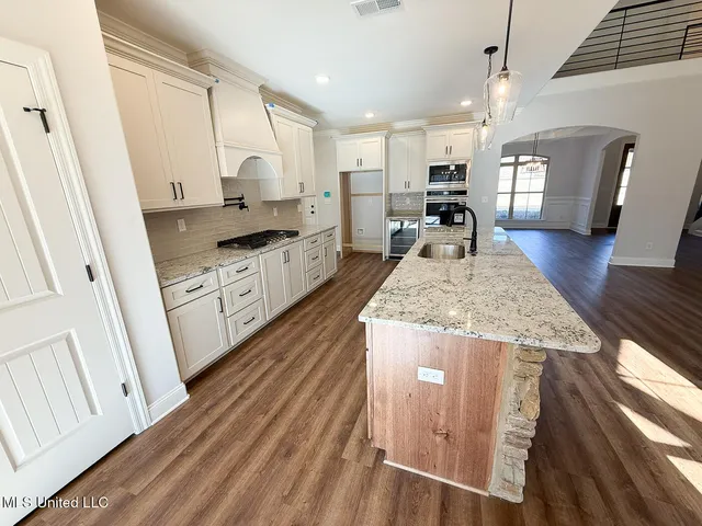 $527,000 | 427 Poplar Lane, Holly Springs, MS 38635