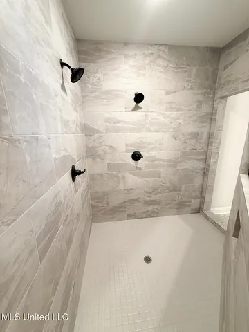 $527,000 | 427 Poplar Lane, Holly Springs, MS 38635