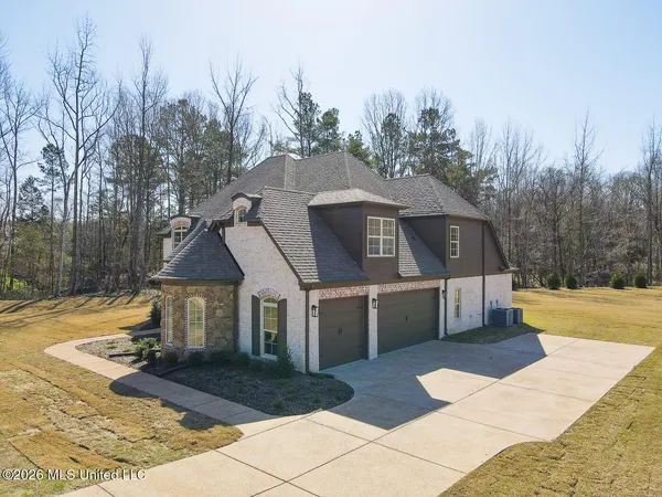 $519,900 | 427 Poplar Lane, Holly Springs, MS 38635