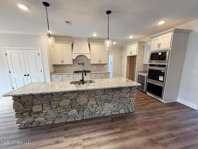 $527,000 | 427 Poplar Lane, Holly Springs, MS 38635