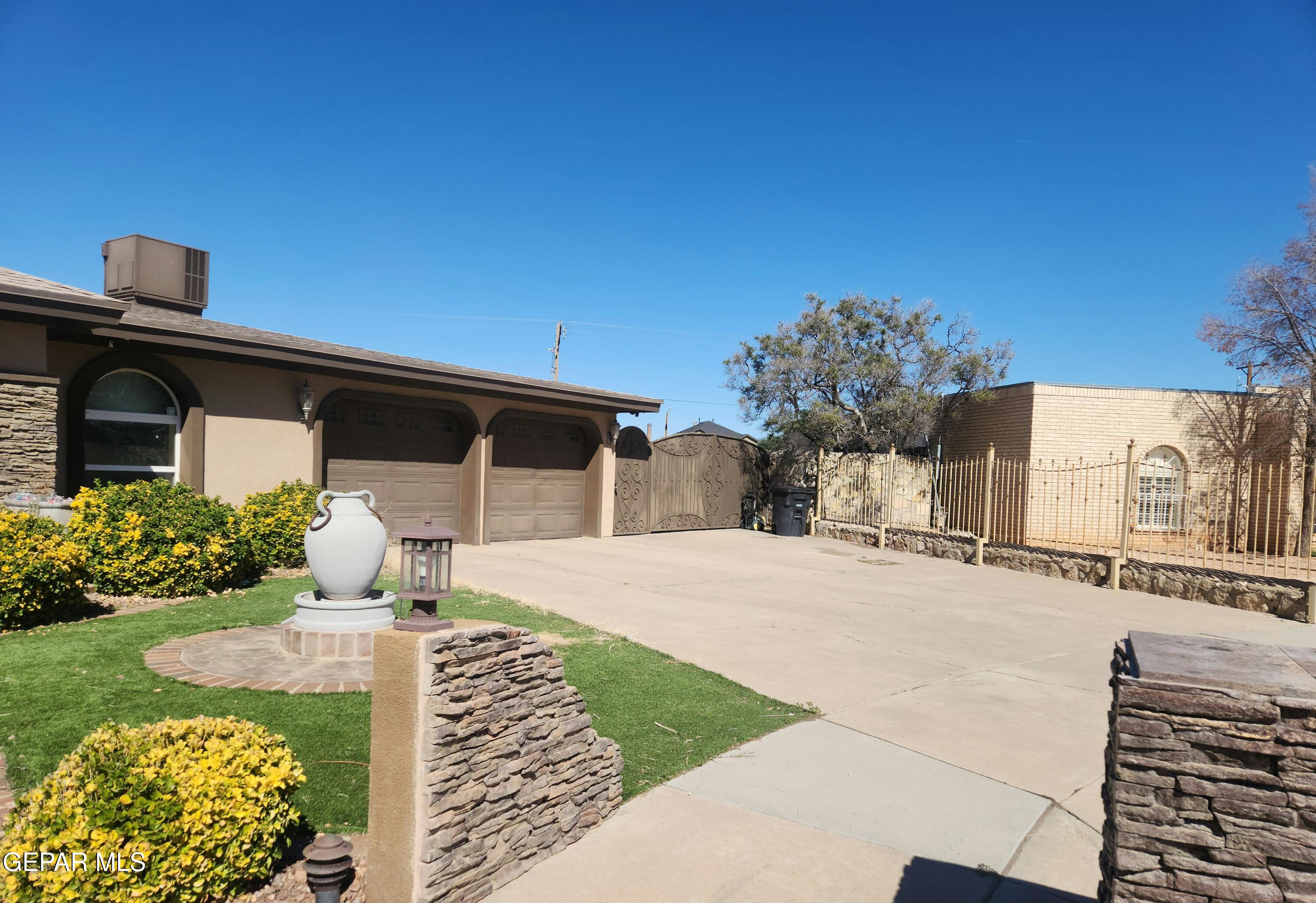 14800 Kingston Road Horizon City, TX 79928 - Photo 4 of 82 PARTIAL RIGHT VIEW