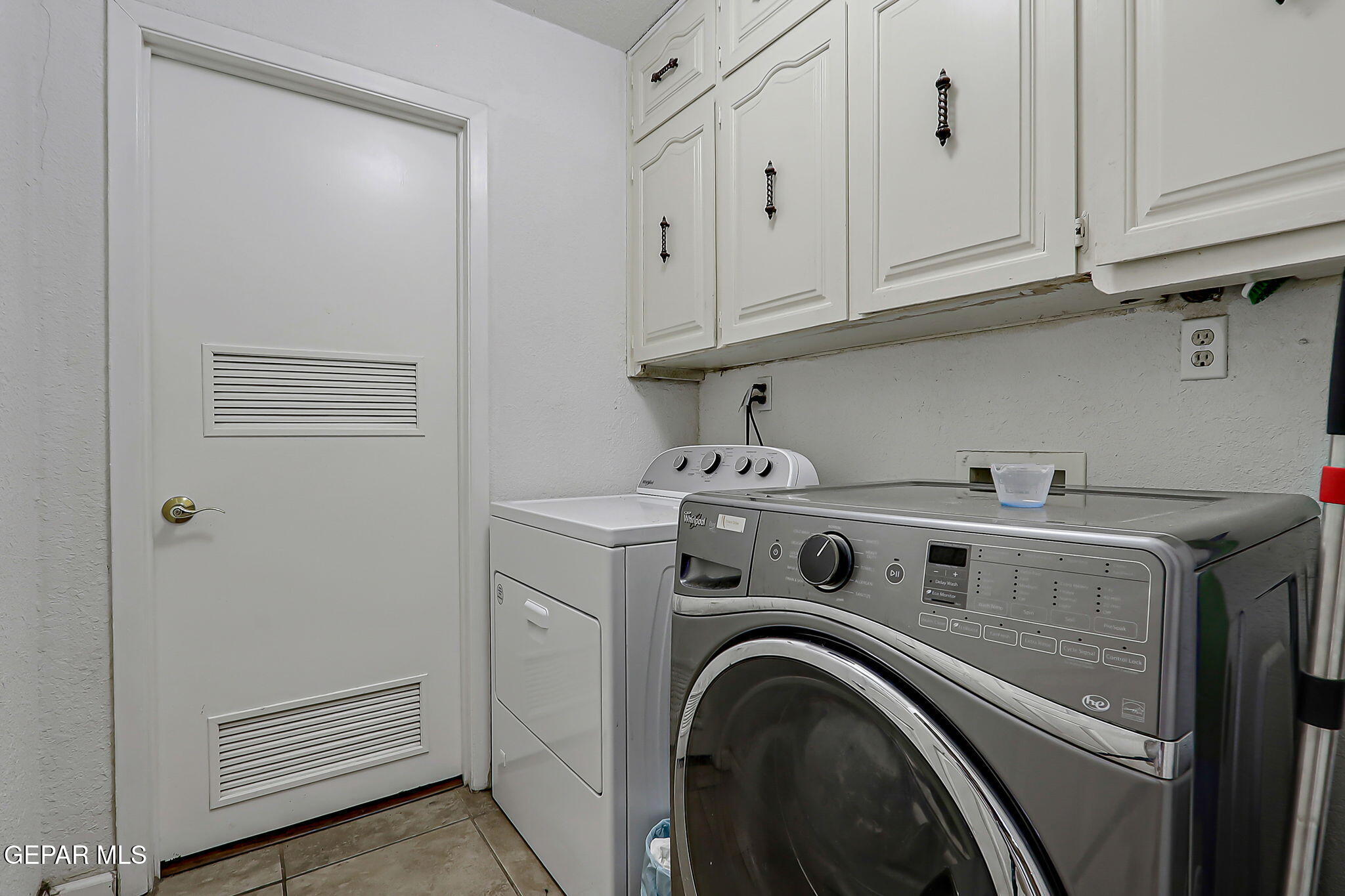14800 Kingston Road Horizon City, TX 79928 - Photo 48 of 82 laundry room