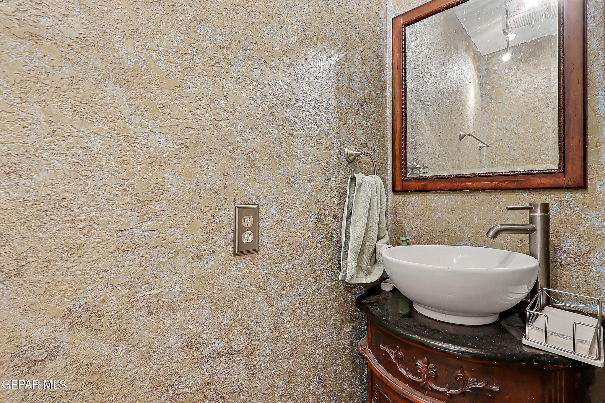 14800 Kingston Road Horizon City, TX 79928 - Photo 49 of 82 a bathroom with a toilet a sink and mirror