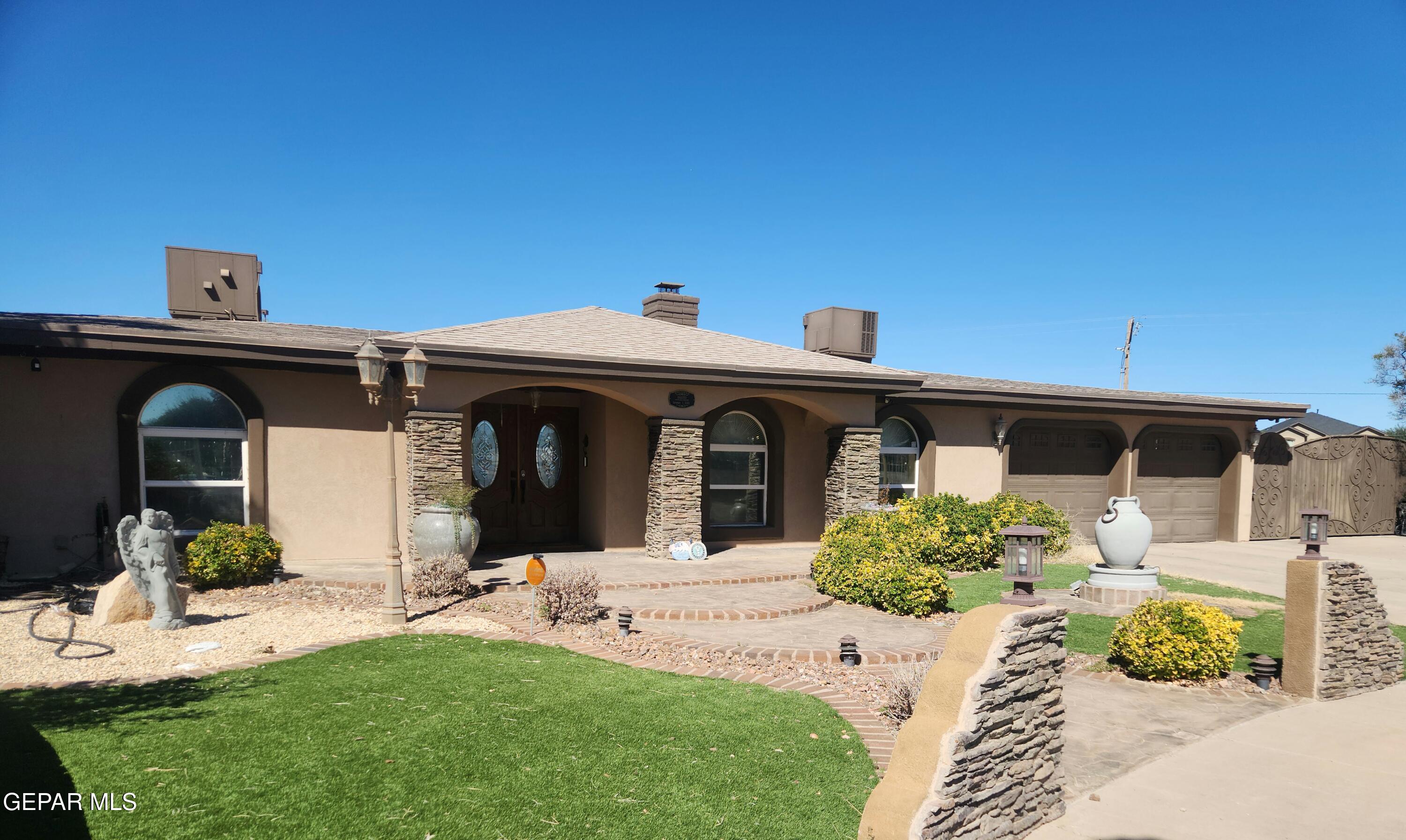 14800 Kingston Road Horizon City, TX 79928 - Photo 5 of 82 a view of a house with yard and plants