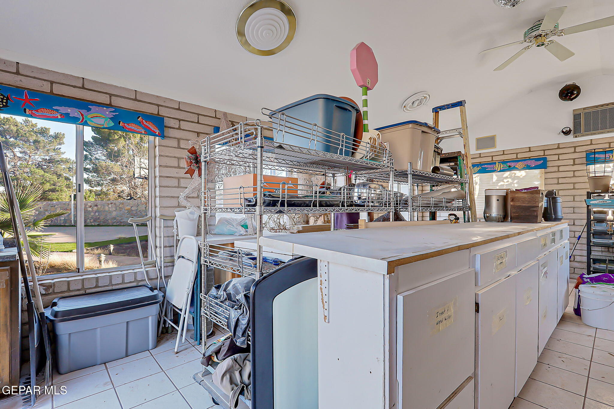 14800 Kingston Road Horizon City, TX 79928 - Photo 69 of 82 a kitchen that has a lot of cabinets in it