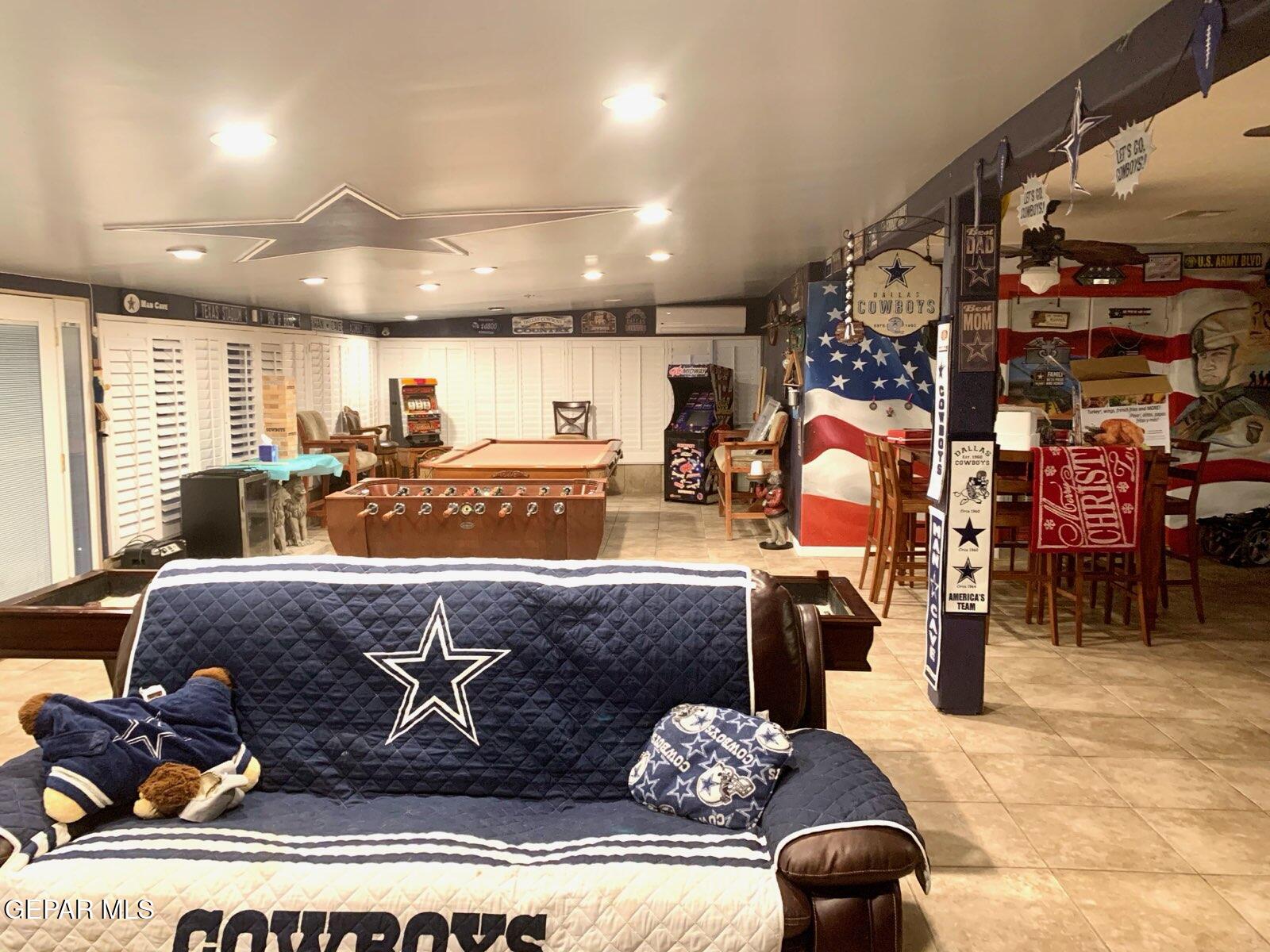 14800 Kingston Road Horizon City, TX 79928 - Photo 78 of 82 a living room with lots of furniture and kitchen view