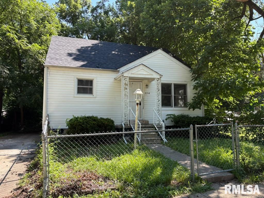 2216 East Lawrence Avenue Springfield, IL 62703 - Photo 1 of 24