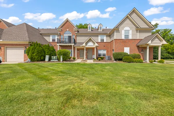 $164,900 | 27333 Hidden Oaks Drive, Trenton, MI 48183
