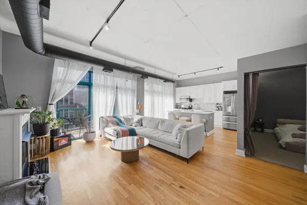 $350,000 | 910 West Madison Street, Unit 803, Chicago, IL 60607
