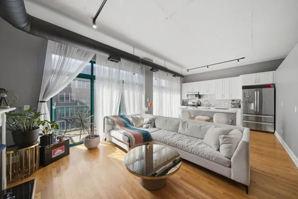 $350,000 | 910 West Madison Street, Unit 803, Chicago, IL 60607