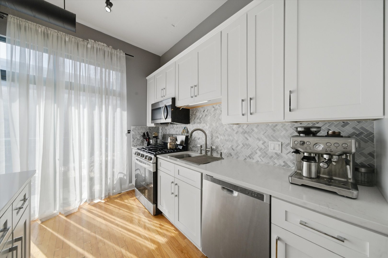 910 West Madison Street, Unit 803 Chicago, IL 60607 - Photo 7 of 16