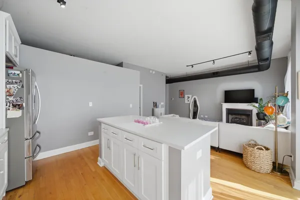 $350,000 | 910 West Madison Street, Unit 803, Chicago, IL 60607