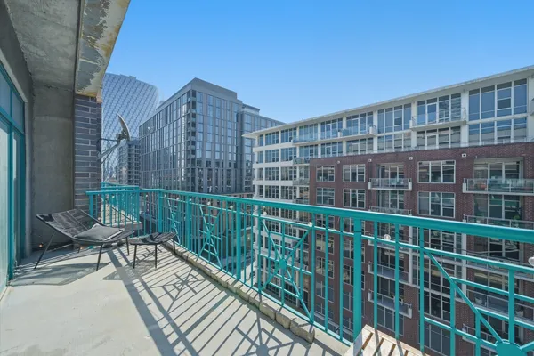 $350,000 | 910 West Madison Street, Unit 803, Chicago, IL 60607