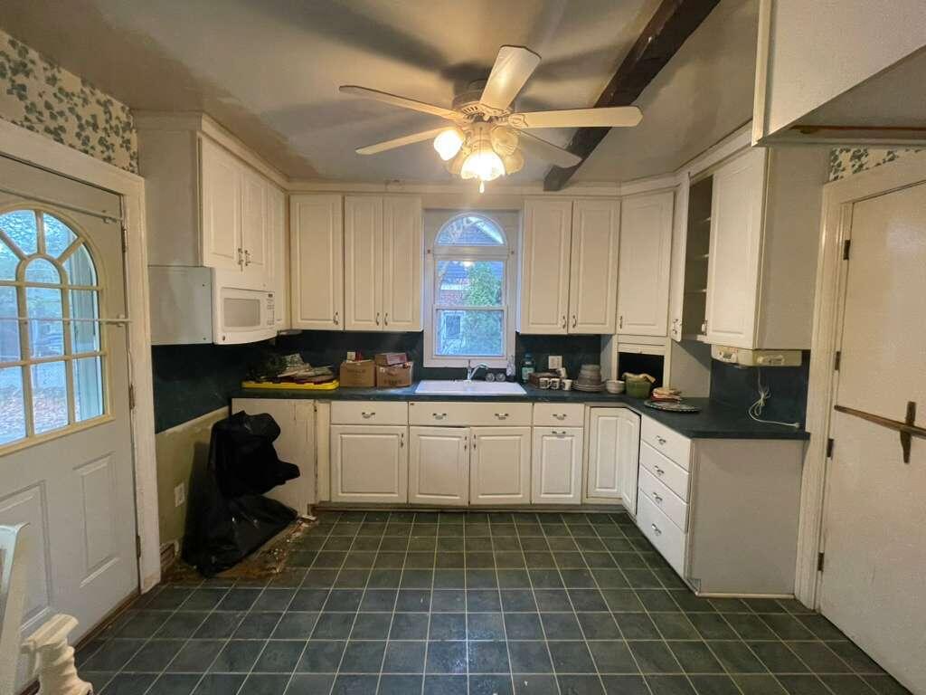 16 Devonshire Road Pleasant Ridge, MI 48069 - Photo 6 of 10 WhatsApp Image 2025-11-29 at 11.56.46_36