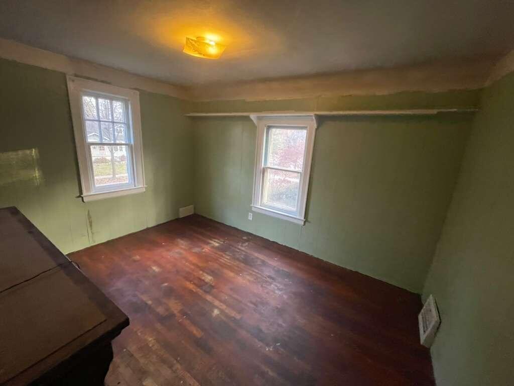 16 Devonshire Road Pleasant Ridge, MI 48069 - Photo 7 of 10 WhatsApp Image 2025-11-29 at 11.56.47_c7