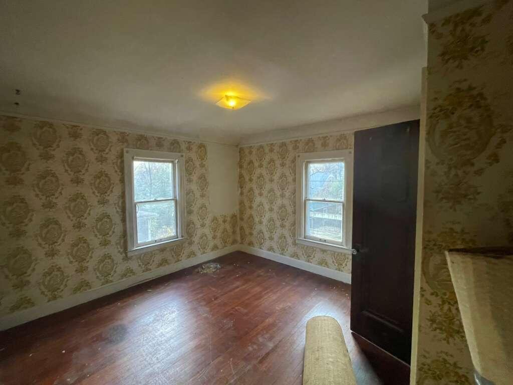 16 Devonshire Road Pleasant Ridge, MI 48069 - Photo 8 of 10 WhatsApp Image 2025-11-29 at 11.56.47_0f